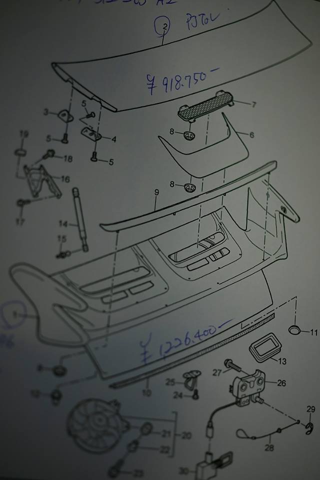 997純正でのリアウィングのお見積もりです。