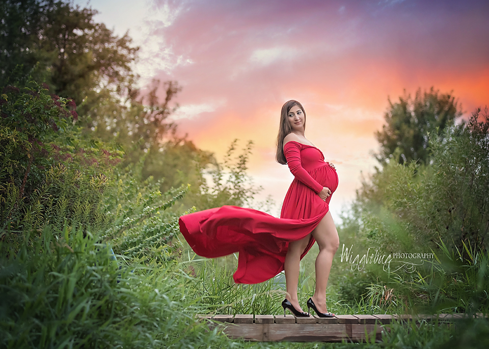 Stunning Outdoor Maternity belly portraits and photos outdoors near Sycamore, Geneva , and DeKalb, IL 