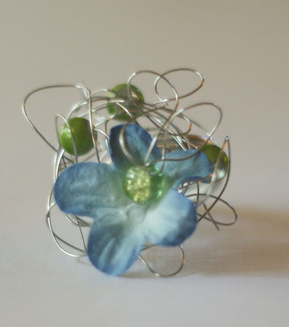 Jilliene Designing Tutorial Flower and Bead Wire Wrap Ring