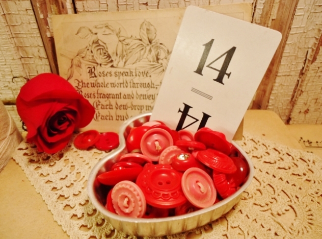 Red Roses for Valentines Day via Knick of Time Red Roses-Valentines Day-vintage buttons-a sad story-via KnickofTimeInteriors.blogspot.com