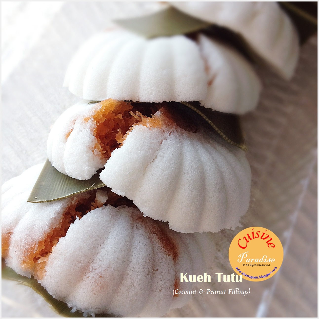 Kueh Tutu (嘟嘟糕) And Kueh Tutu Mould