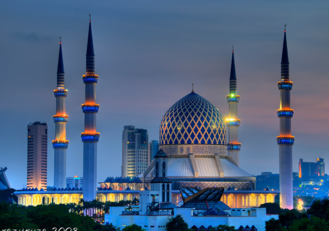 Sultan Salahuddin Abdul Aziz Shah Mosque - Selangor, Malaysia Sultan Salahuddin Abdul Aziz Shah Mosque - Selangor, Malaysia