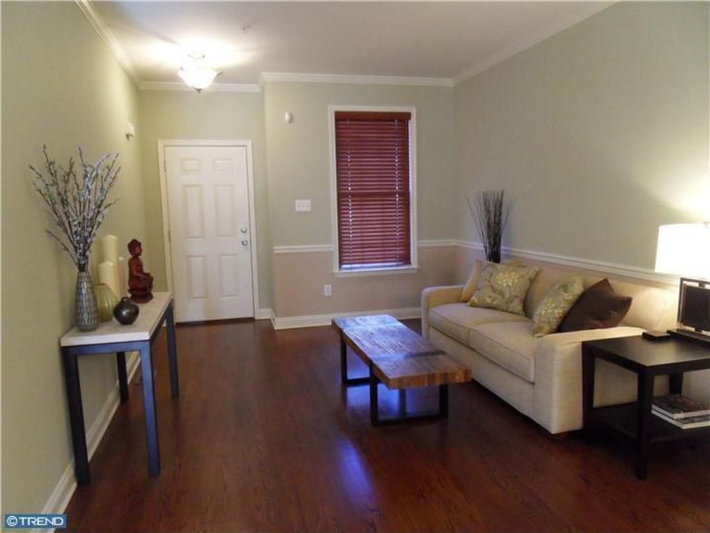 Olive Lane: Living Room Before & After What I really wanted was to do a panel wainscoting below the chair rail but that can be expensive and wasn't in the budget at the time so I faked it! - Olive Lane: Living Room Before & After