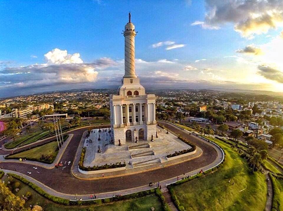 rncmultimedia: PUEBLO DE SANTIAGO PAGÓ CON COLECTAS POPULARES LA