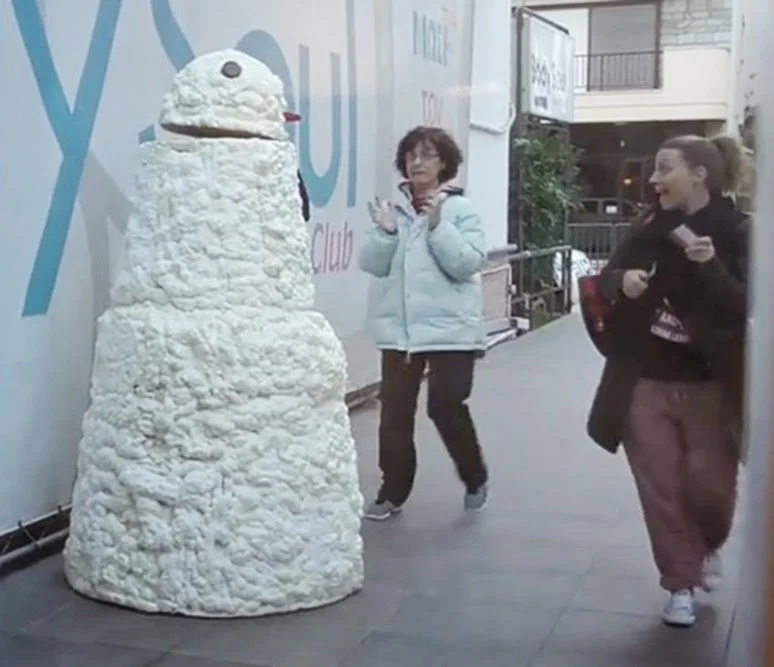 Χαλκίδα: Η ξεκαρδιστική φάρσα με τον χιονάνθρωπο που κάνει που κάνει το γύρο του διαδικτύου! (ΒΙΝΤΕΟ)