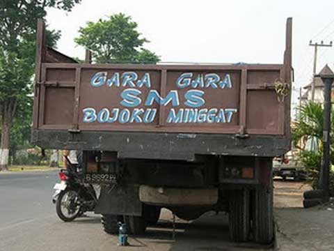 Gara2 SMS Bojoku Minggat :: Humor SMS :: Gambar Lucu ~