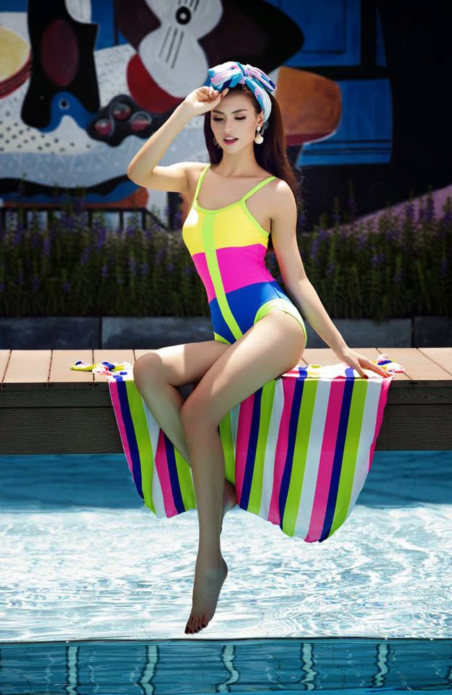 Hồng Quế uốn lượn quyến rũ với bikini