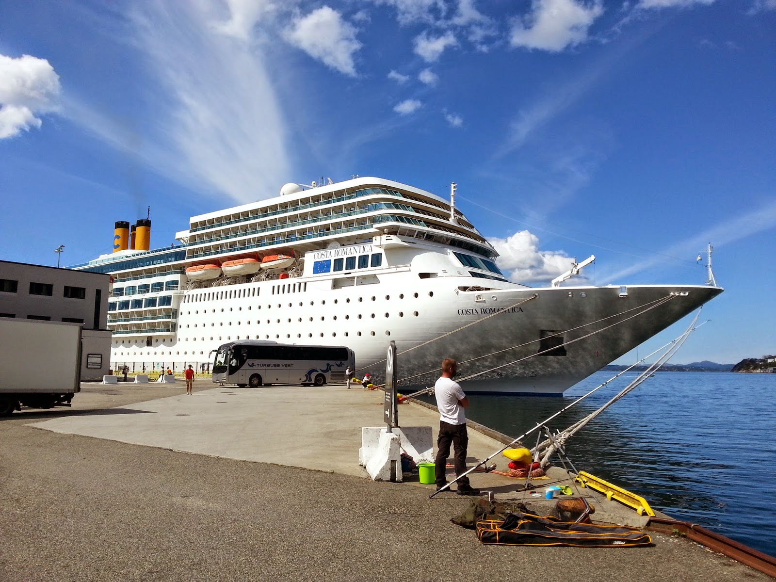 Cruise Ship Costa neoRomantica in Bergen Cruise Ship Costa neoRomantica in Bergen