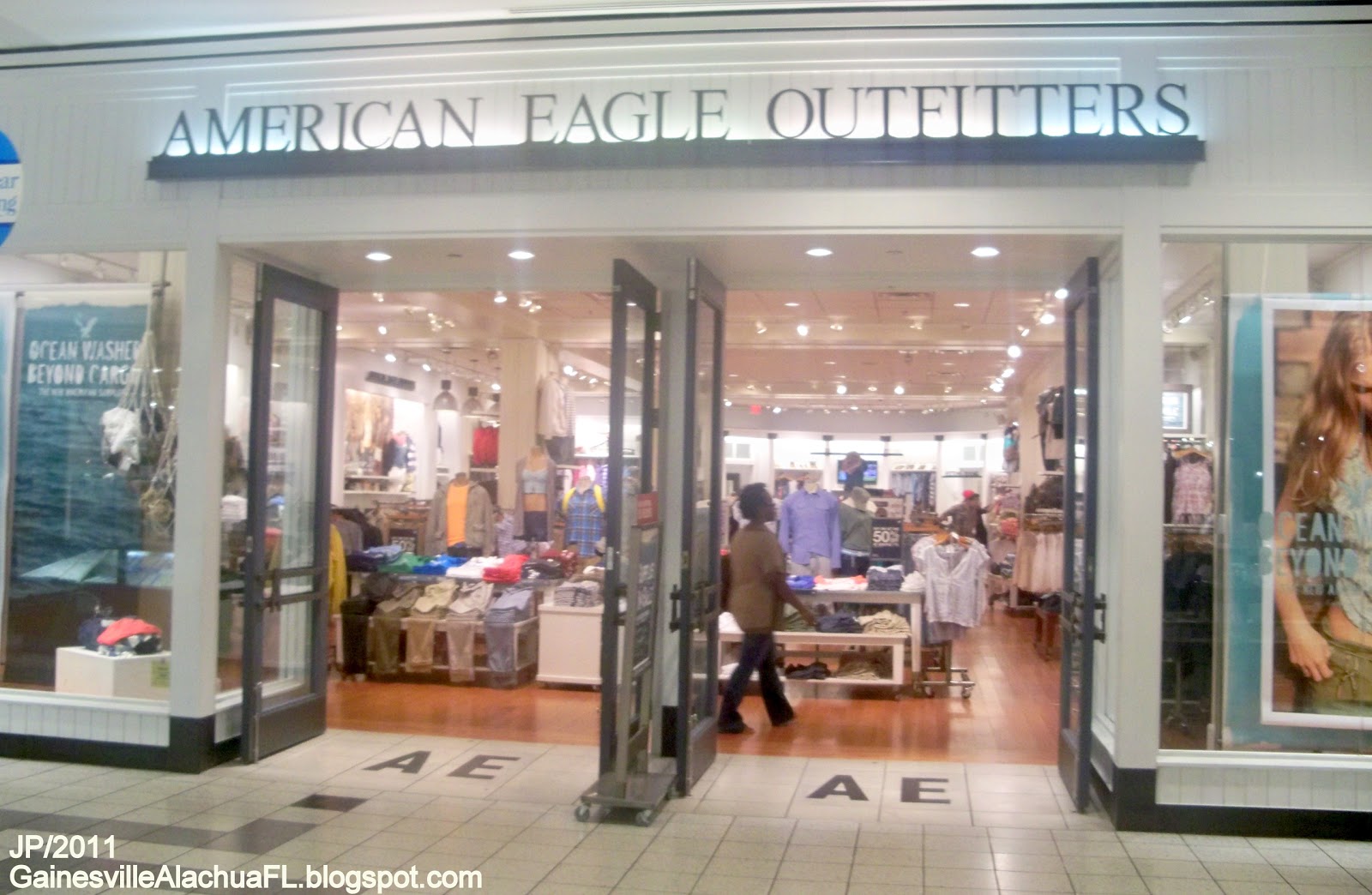EAGLE OUTFITTERS GAINESVILLE FLORIDA American Eagle Outfitters Store ...