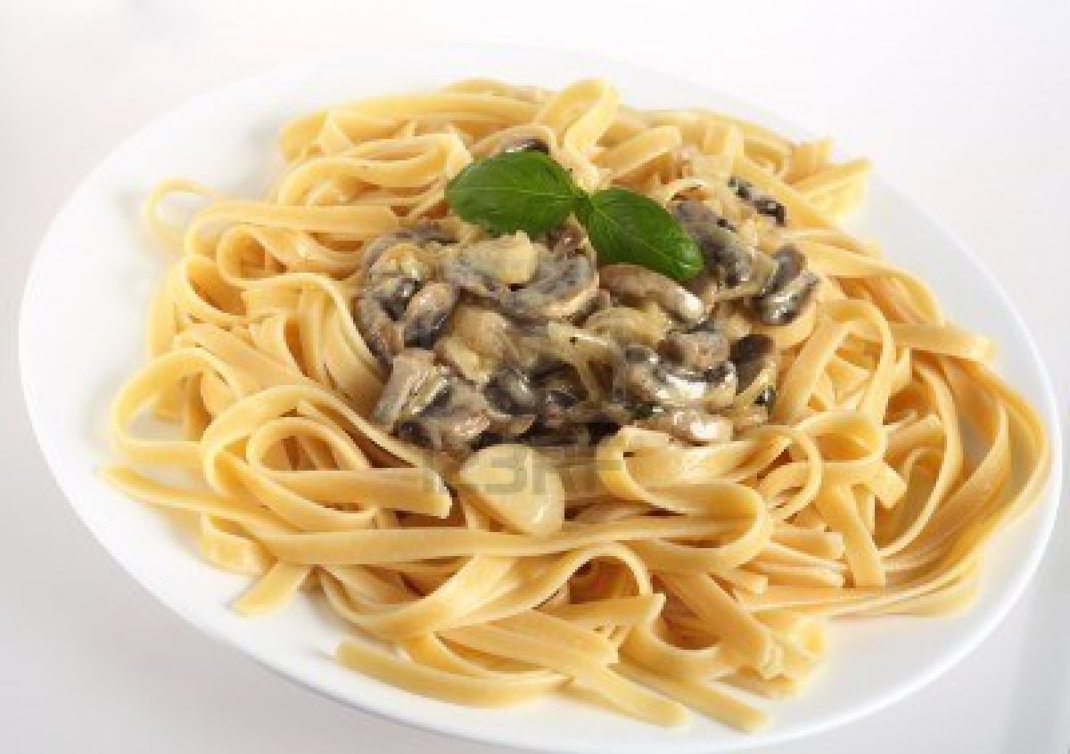 FETTUCINE IN BASIL SAUCE (Prancis) FETTUCINE IN BASIL SAUCE (Prancis)