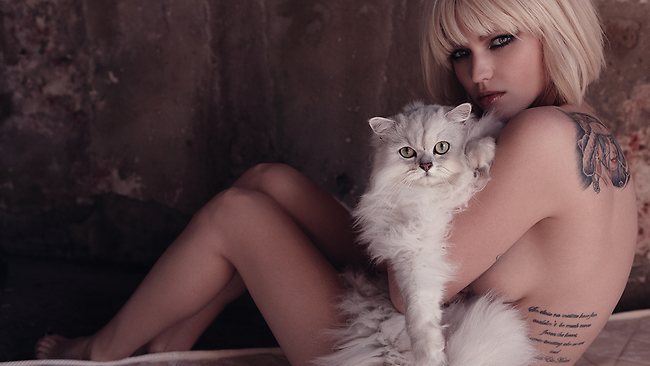 hot naked thick blonde from Rohan new boy nudes in fur
