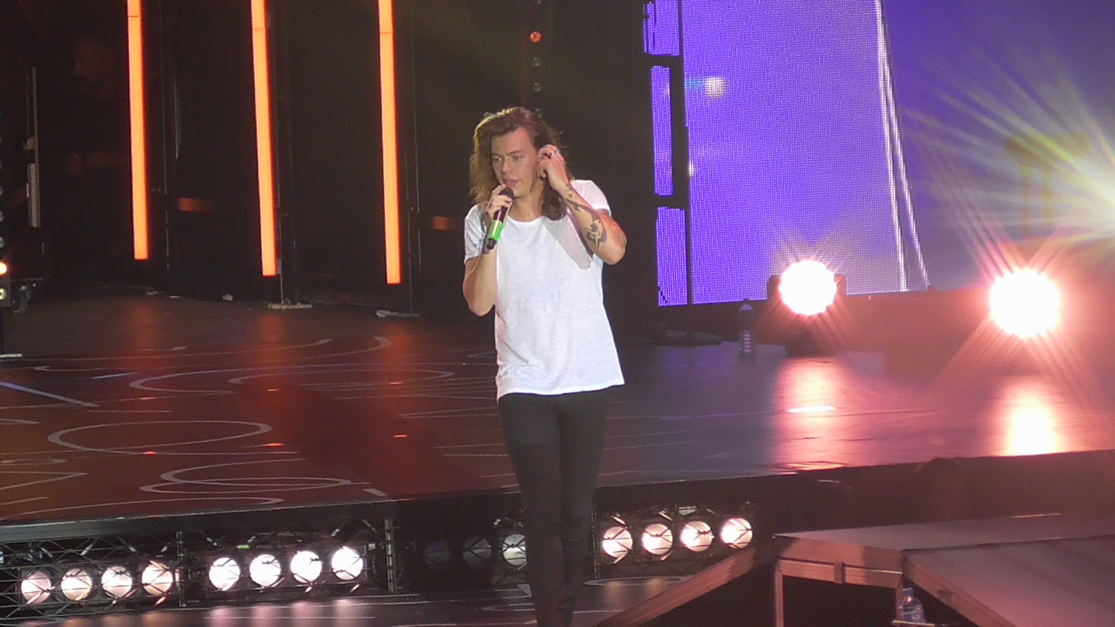 One Direction On The Road Again Tour Concert Review Harry Styles