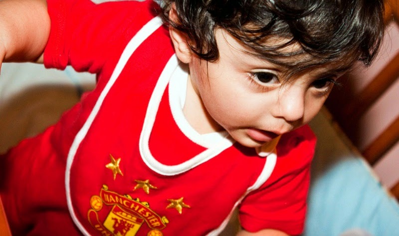 Gambar bayi lucu pakai baju seragam sepak bola manchester united Gambar bayi lucu pakai baju seragam sepak bola manchester united