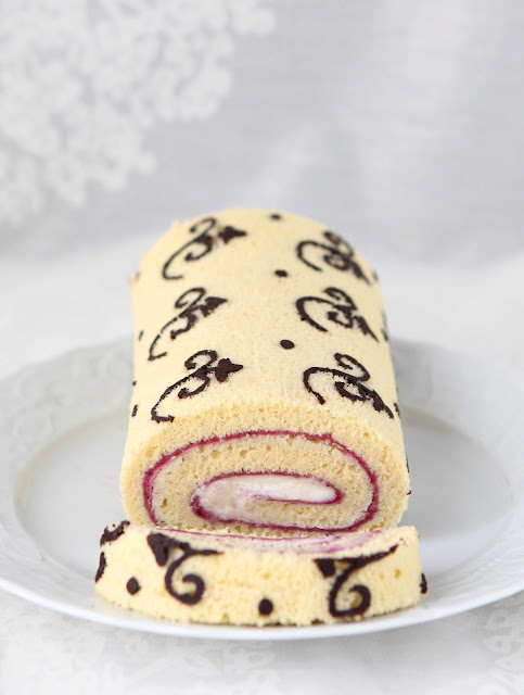 ornamental cake roll