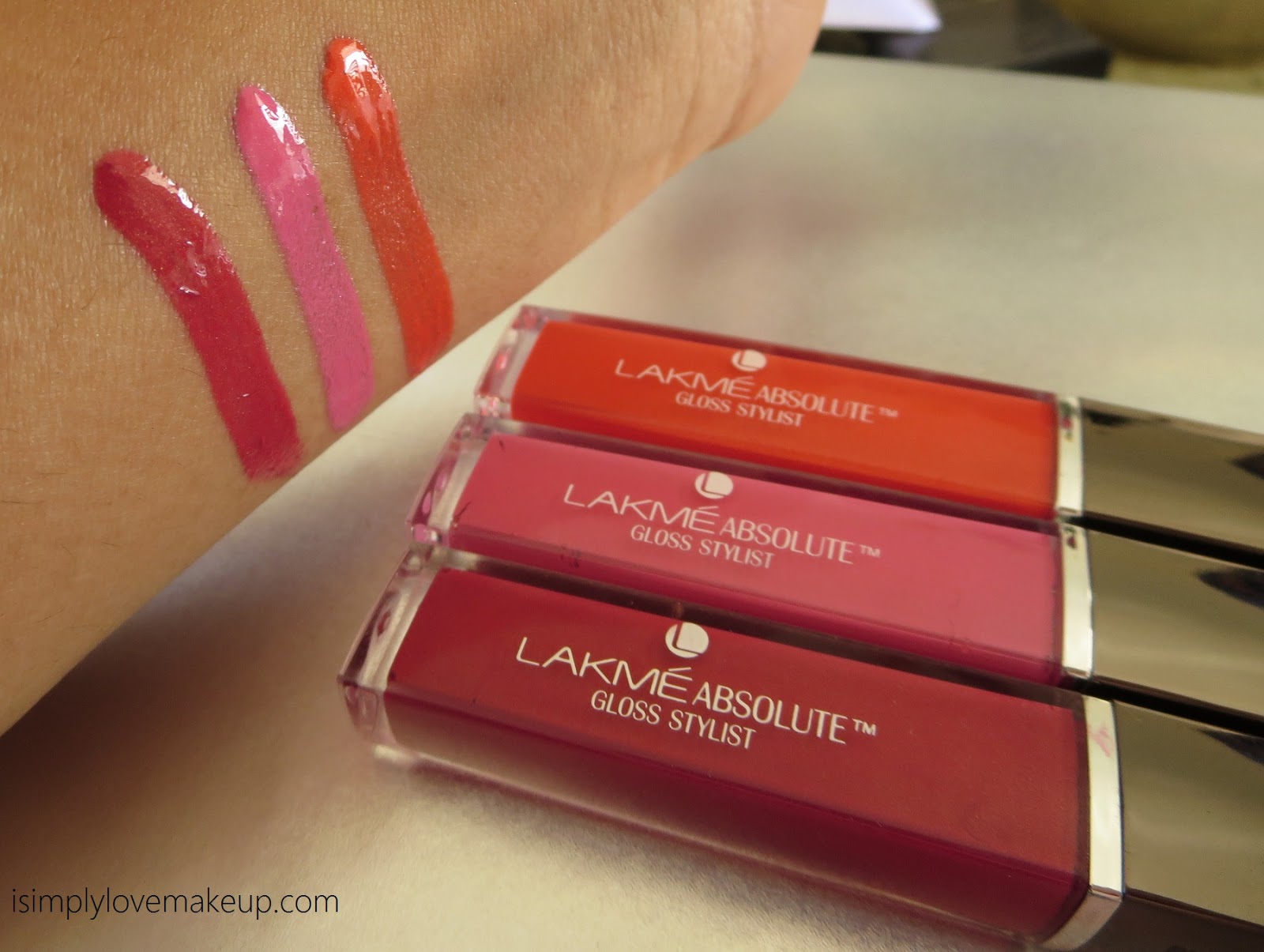 Review & Swatches Lakme Absolute Gloss Stylist Lip Color