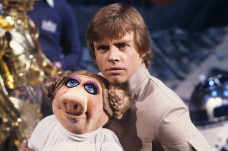 Mark-and-Miss-Piggy-mark-hamill-15491924-454-301.jpg