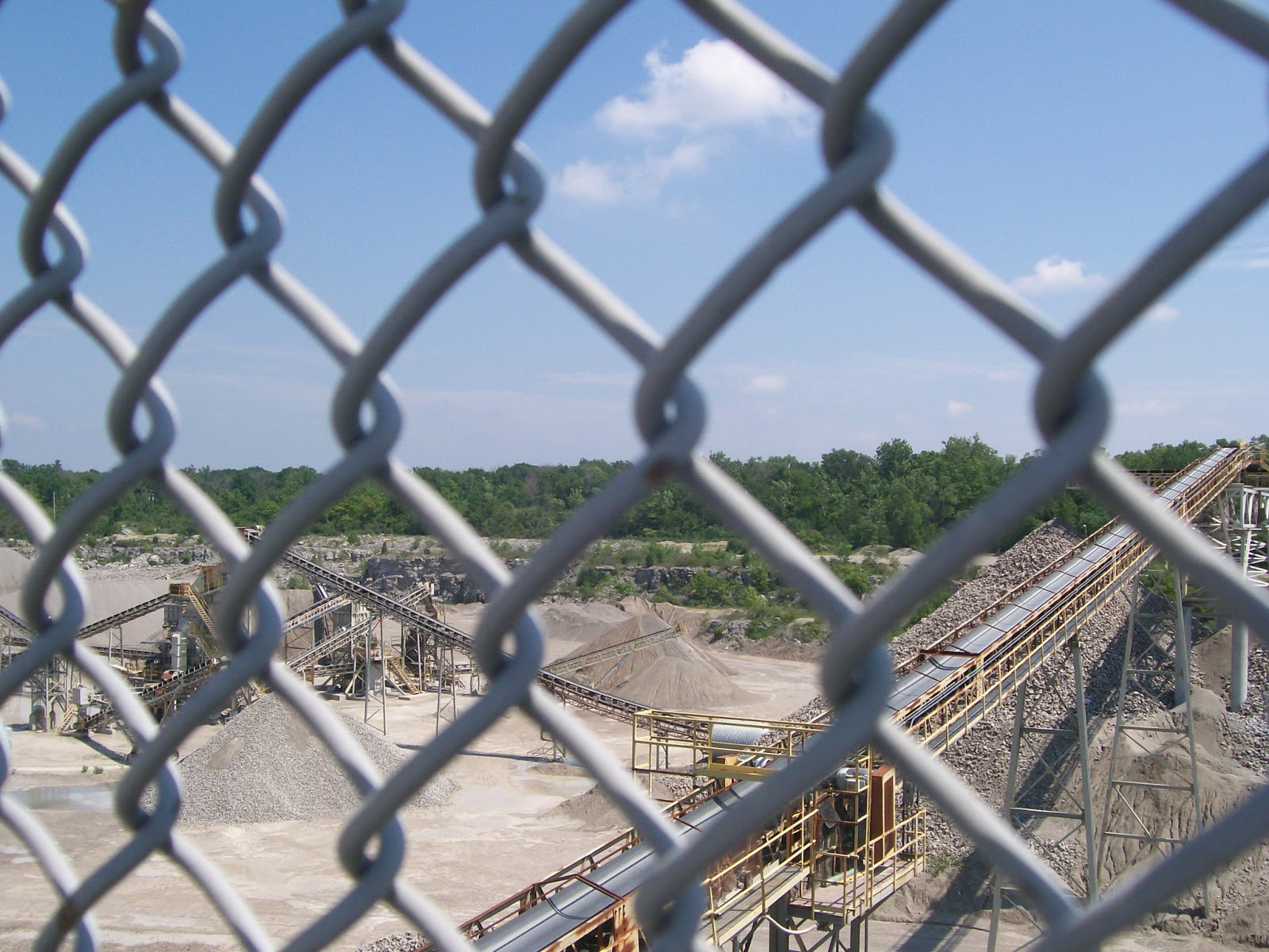 Rockhounding Around Fossil Park, Sylvania Ohio