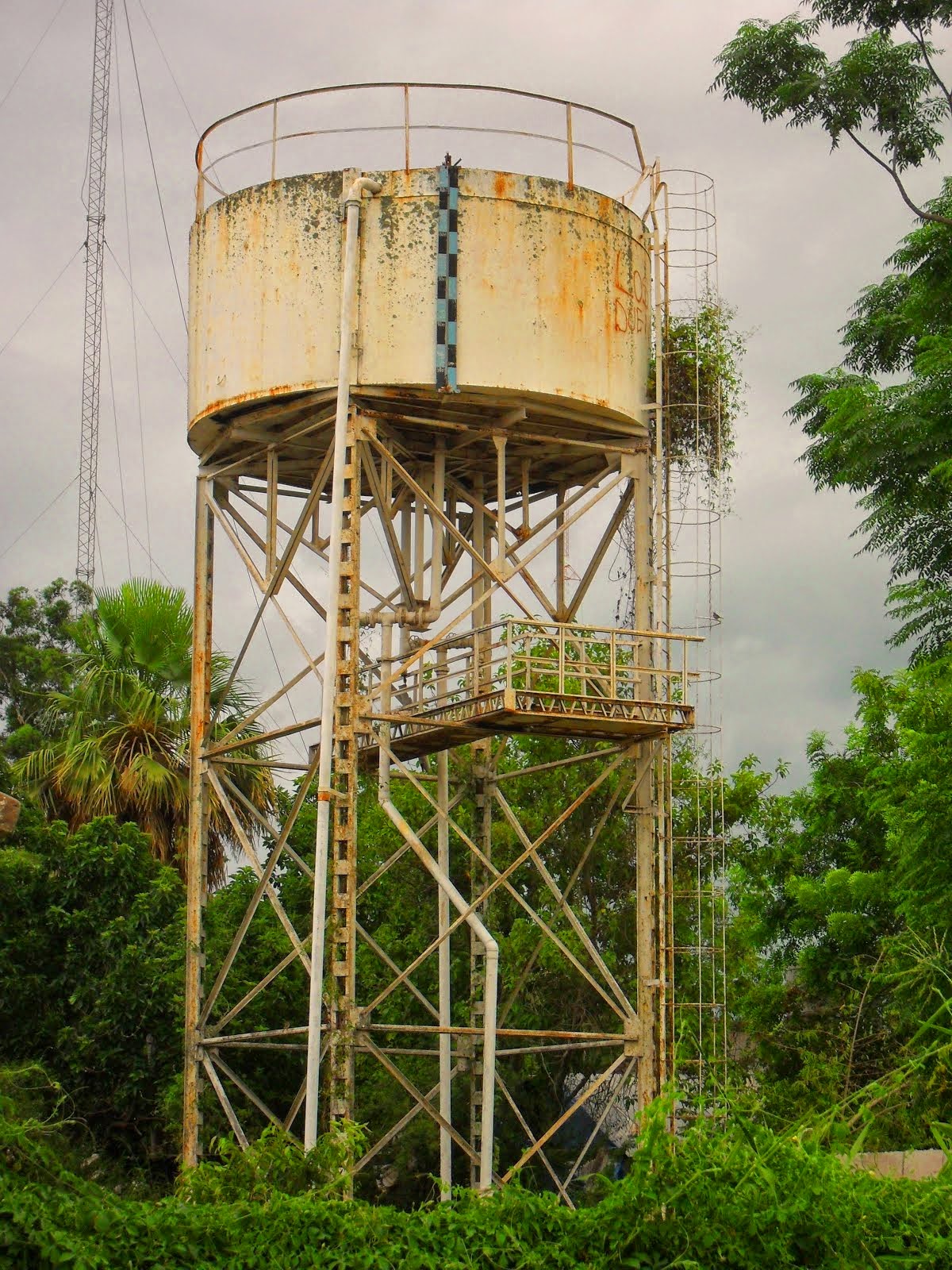 Antigüo tanque de agua