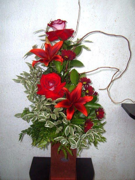 Diseño floral con Rosas y liliums