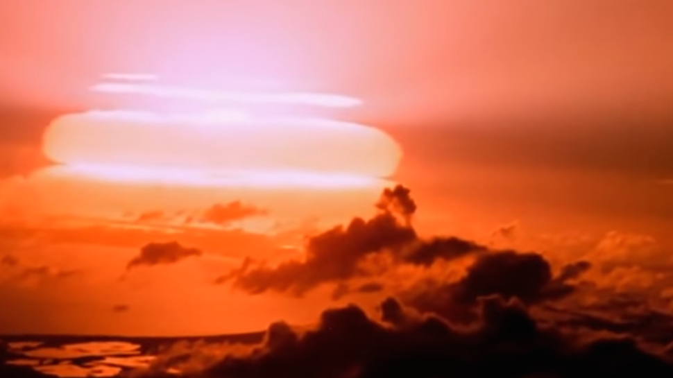 Here’s What an Atomic Bomb Exploding in Space Looks Like Physics