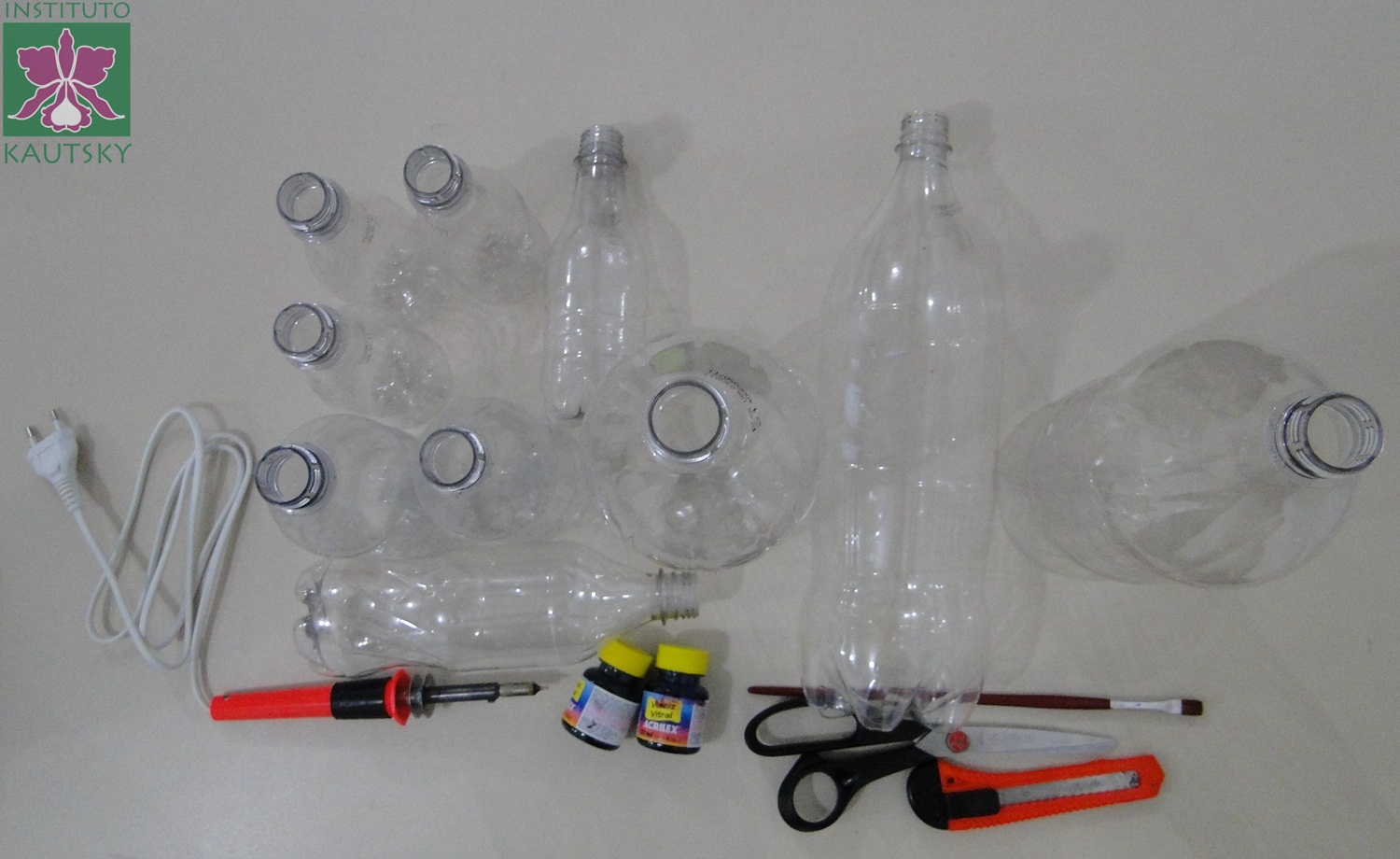 Instituto Pedro Cozzi Espaço DAR VIDA Kit para banheiro feito com garrafas -> Como Fazer Armario De Banheiro Reciclado Instituto Pedro Cozzi Espaço DAR VIDA Kit para banheiro feito com garrafas -> Como Fazer Armario De Banheiro Reciclado