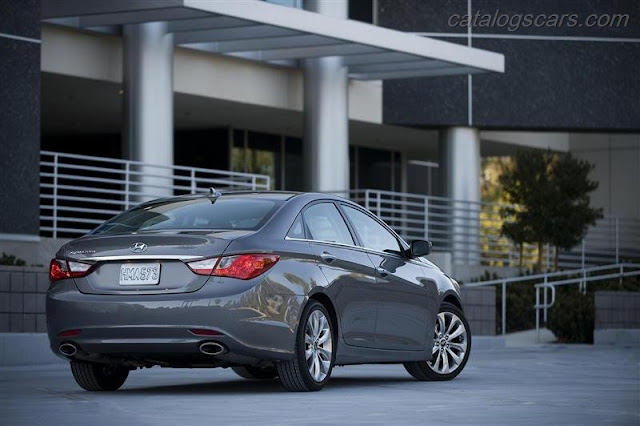 http://4.bp.blogspot.com/-1DaGTlztMmc/Tow1-oLGC6I/AAAAAAAAXuc/1EoZbDVB-Vs/s1600/Hyundai-Sonata-2012-06.jpg