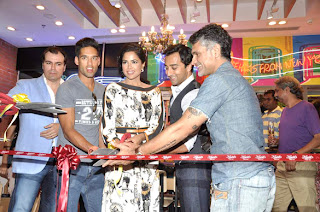 Siddarth Mallya and Sameera Reddy Inaugurates KIEHL's outlet 