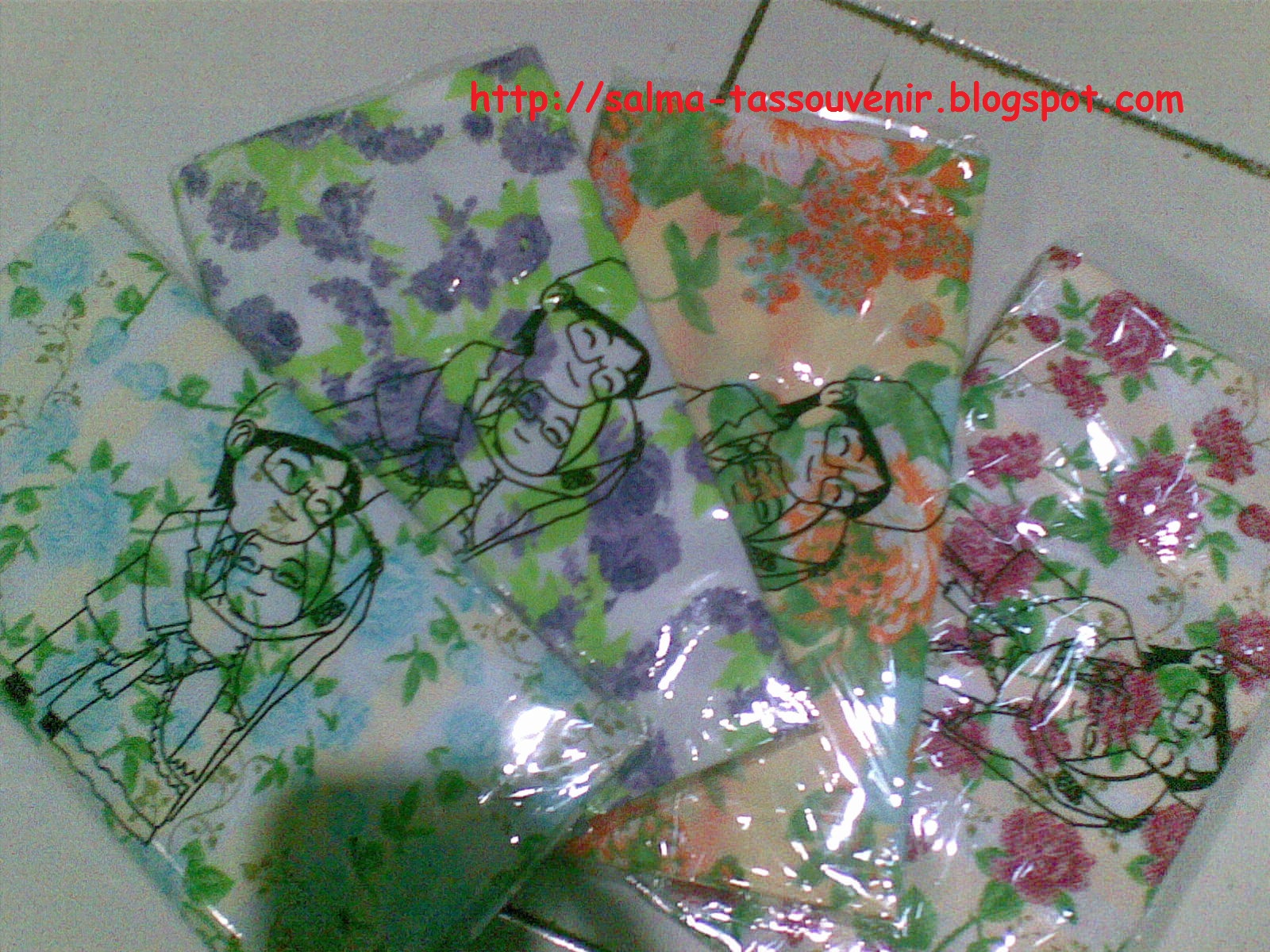 http://4.bp.blogspot.com/-1DjrmArzIqU/UBxLPjrUuhI/AAAAAAAAAeg/PvkoSXx9ADE/s1600/tas+souvenir+pernikahan+1.jpg