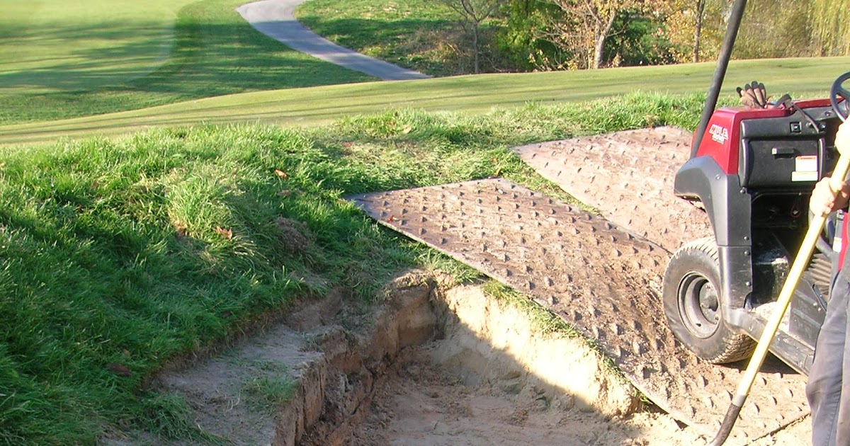 RiverCrest Golf Club Grounds Bunker Maintenance