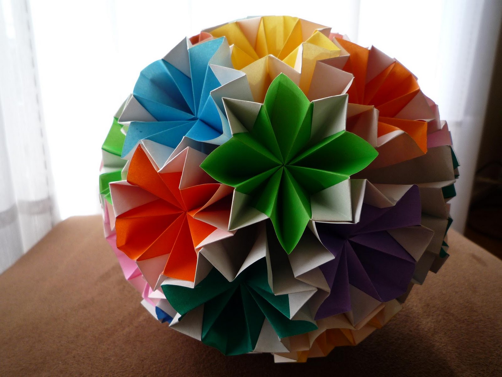 Creaciones en Origami Kusudama 40 flores / 40 flowers