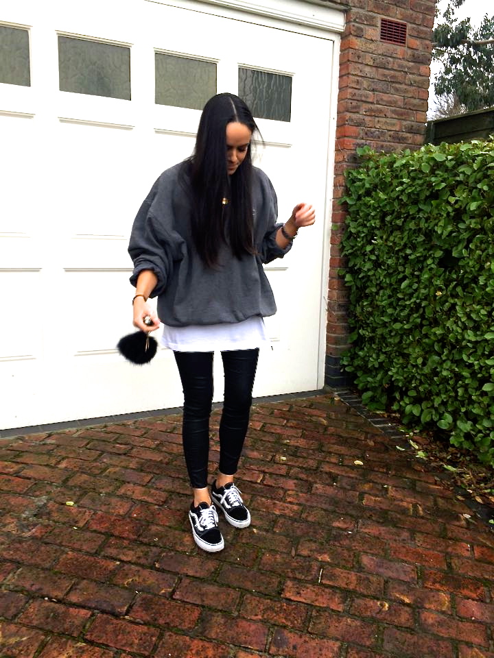 vans old skool wearing girl vans old skool wearing girl