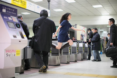 Levitation Photography by Natsumi Hayashi