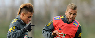Alves Dan Neymar : "Persahabatan Akan Berada Di Luar Lapangan"