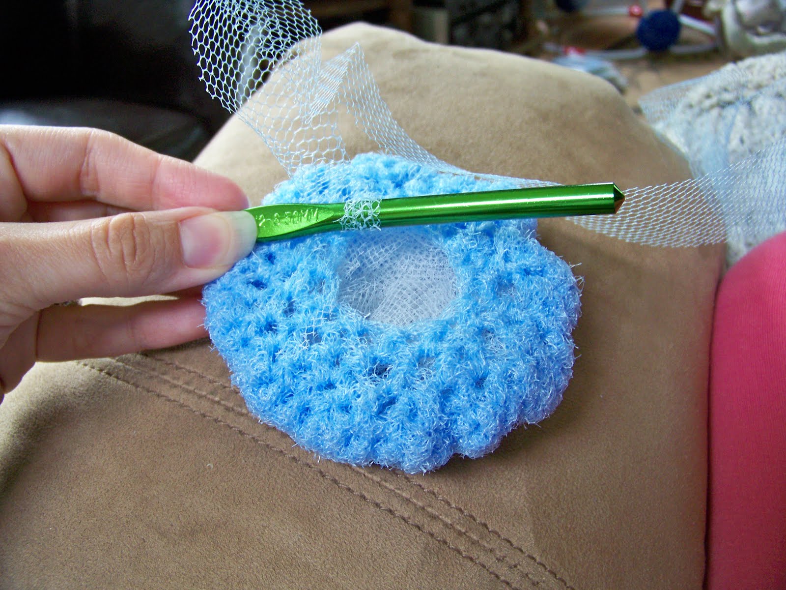 How to Make Pot Scrubbers From Nylon Netting