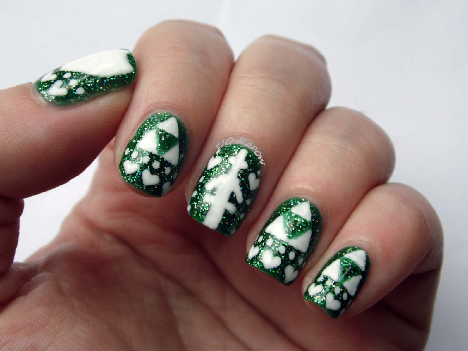 Plus10kapow Zelda Inspired Christmas Nails Using Born Pretty Nail That Is What I Have Done Today A 5 Min Ugly Christmas Jumper Design Inspired By Zelda Using Only The Base Polish Green Glitter One From My Gift Swap