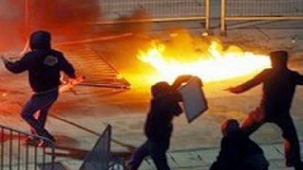 Το χρονικό των επεισοδίων στη Δάφνη πριν τον αγώνα του Παναθηναϊκού... Το χρονικό των επεισοδίων στη Δάφνη πριν τον αγώνα του Παναθηναϊκού...