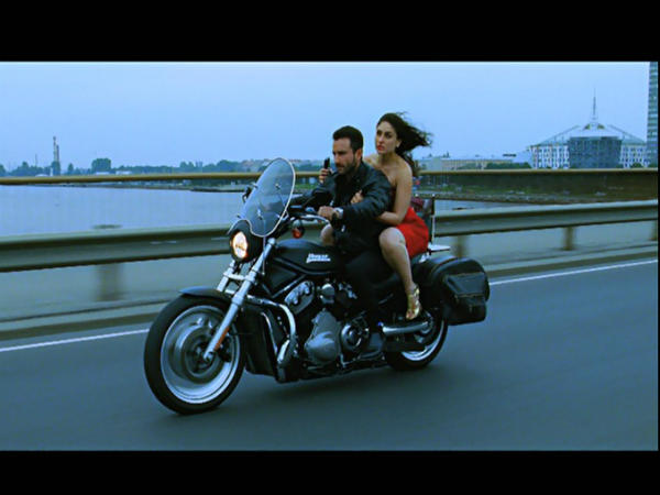 Kareena Kapoor Bike Ride Red Dress Agent Vinod - Kareena Kapoor Agent Vinod Ho tPics