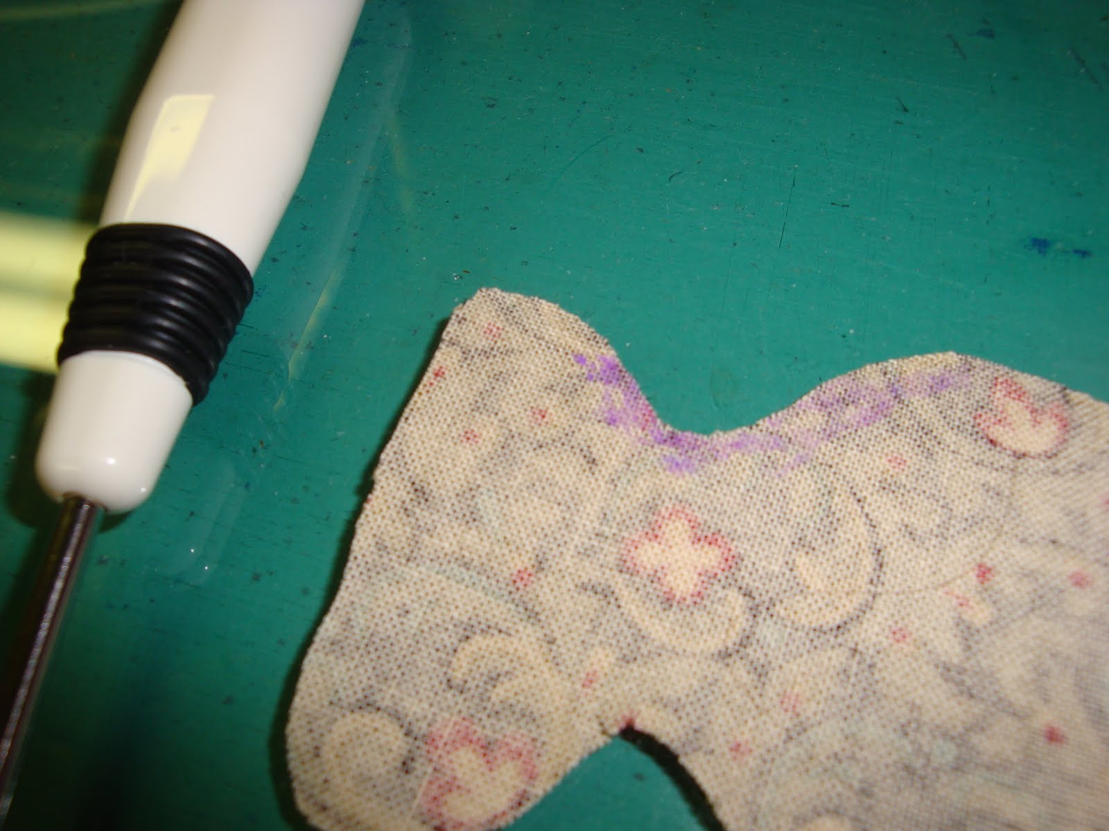 FABRIC THERAPY Glue stick applique, the tutorial PART ONE...