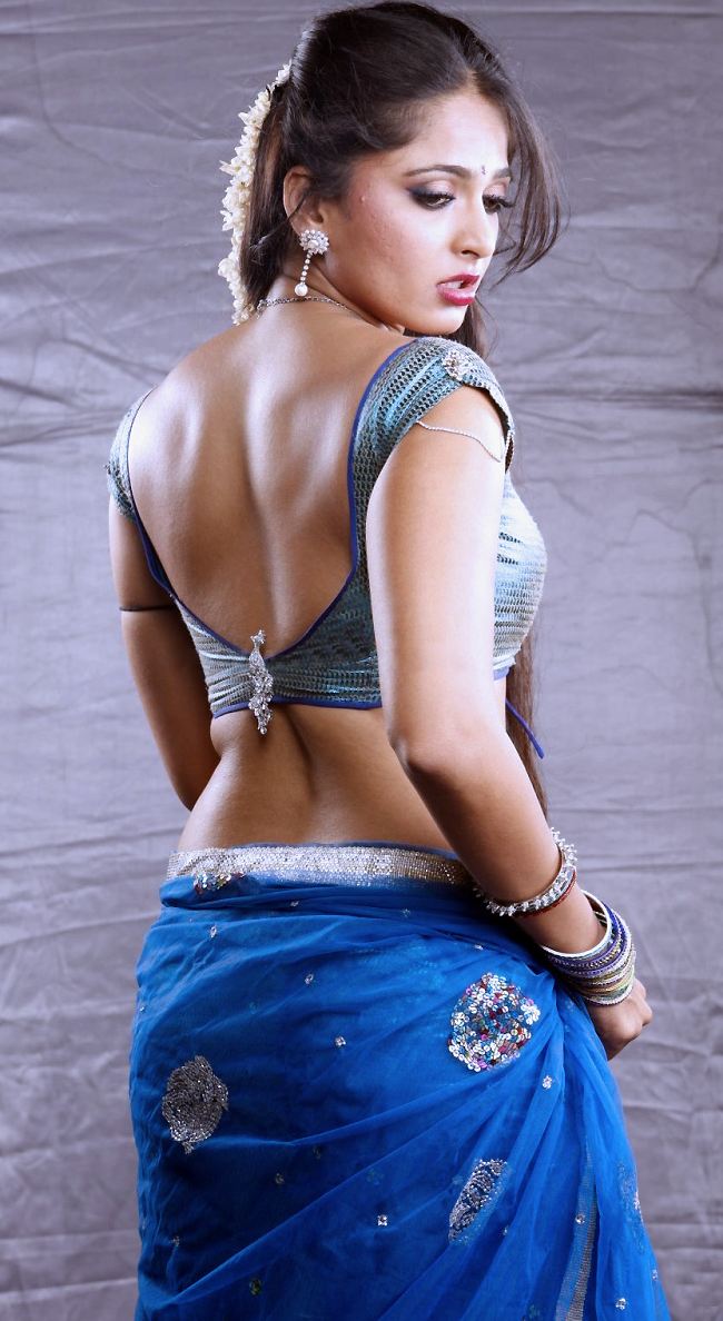 Anushka Shetty Hot Saree