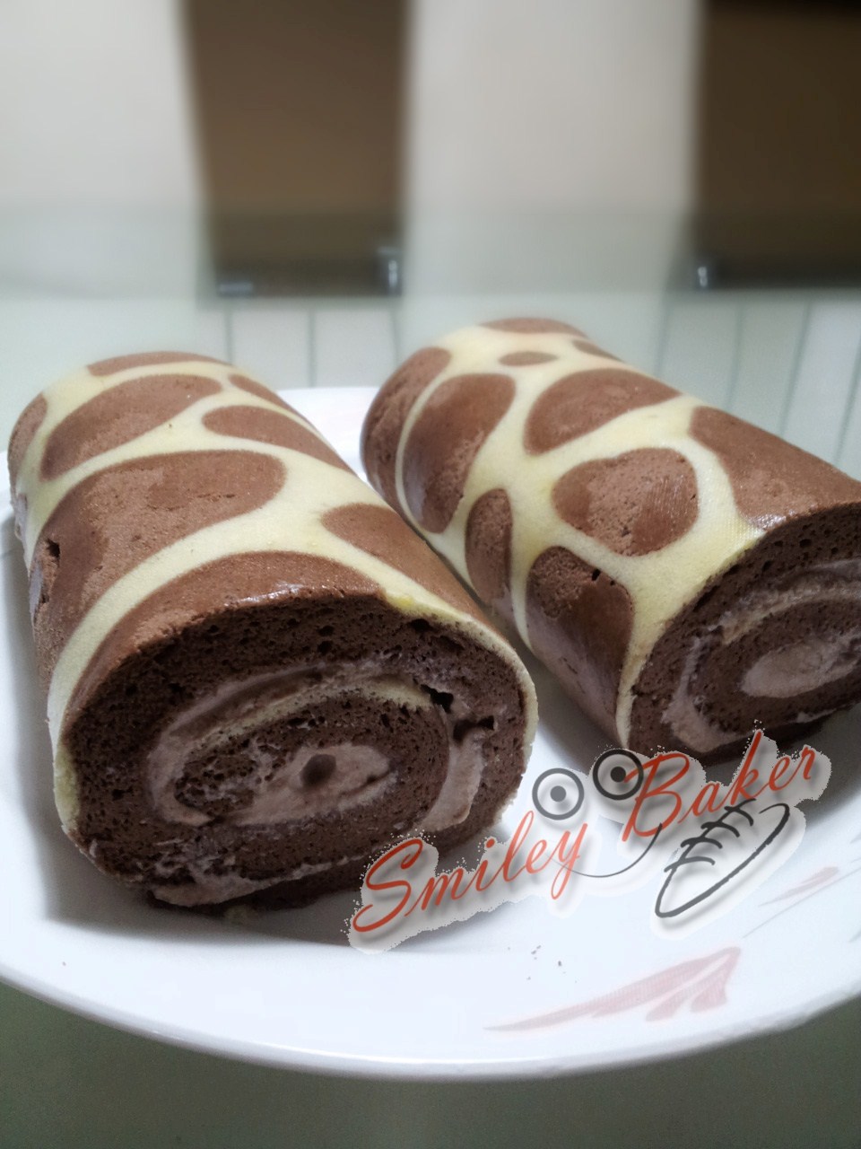 Smiley Baker Giraffe patterned swiss roll