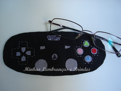 capa-óculos-feltro-presente-dia-dos-pais-controle-playstation-3 capa-óculos-feltro-presente-dia-dos-pais-controle-playstation-3