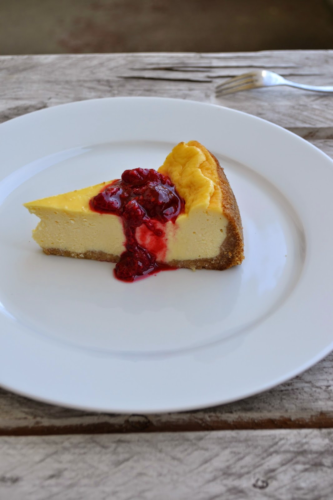{American April} Cremiger American Cheesecake mit Himbeerkompott The Recipe Suitcase