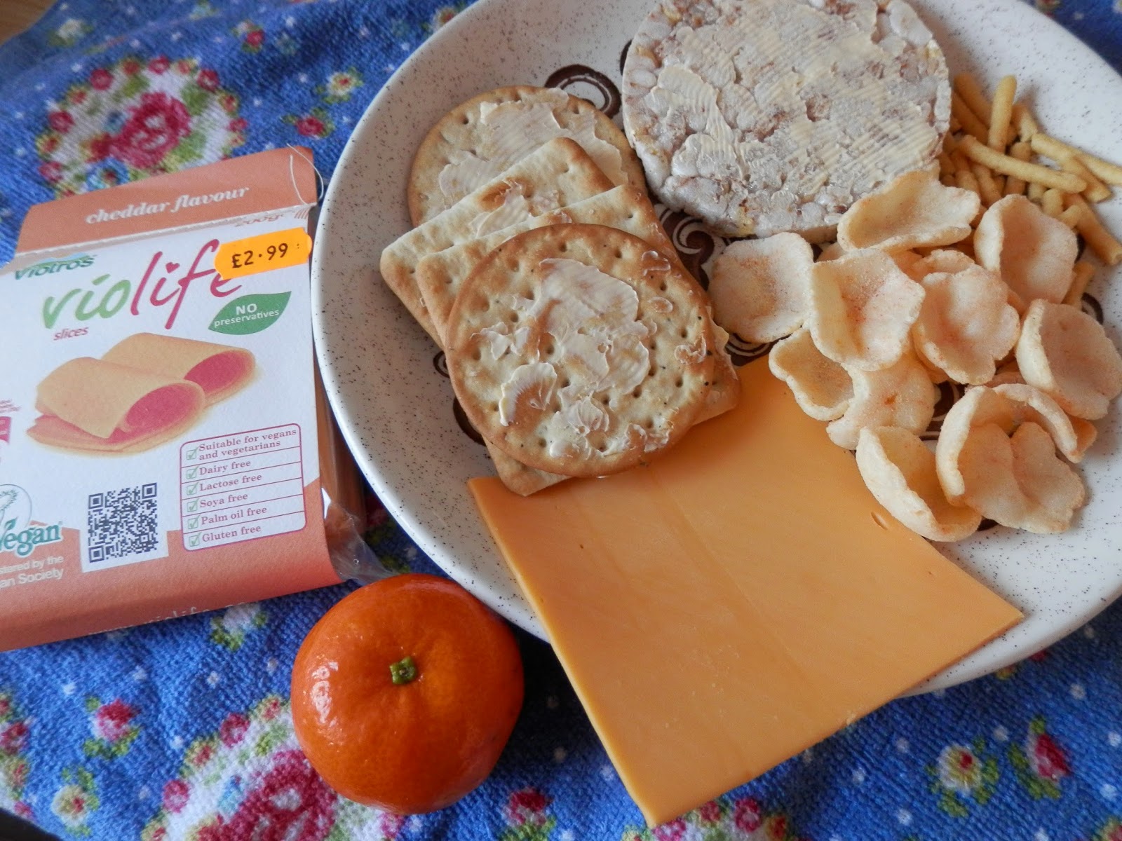 Second Hand Susie What do Vegans Eat? Vegan Meal Ideas, February 2015.