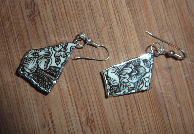 Jovial Spondoodles Smashed plate Earrings! Jewellery from broken china
