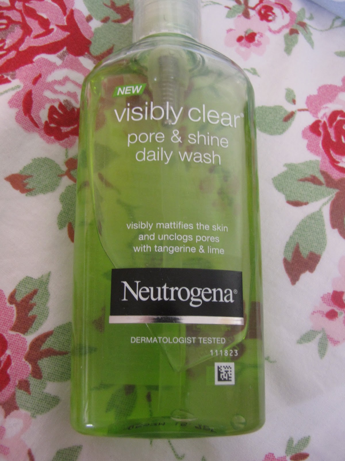 Handpicked Beauty Neutrogena Visibly Clear pore & shine facial wash!