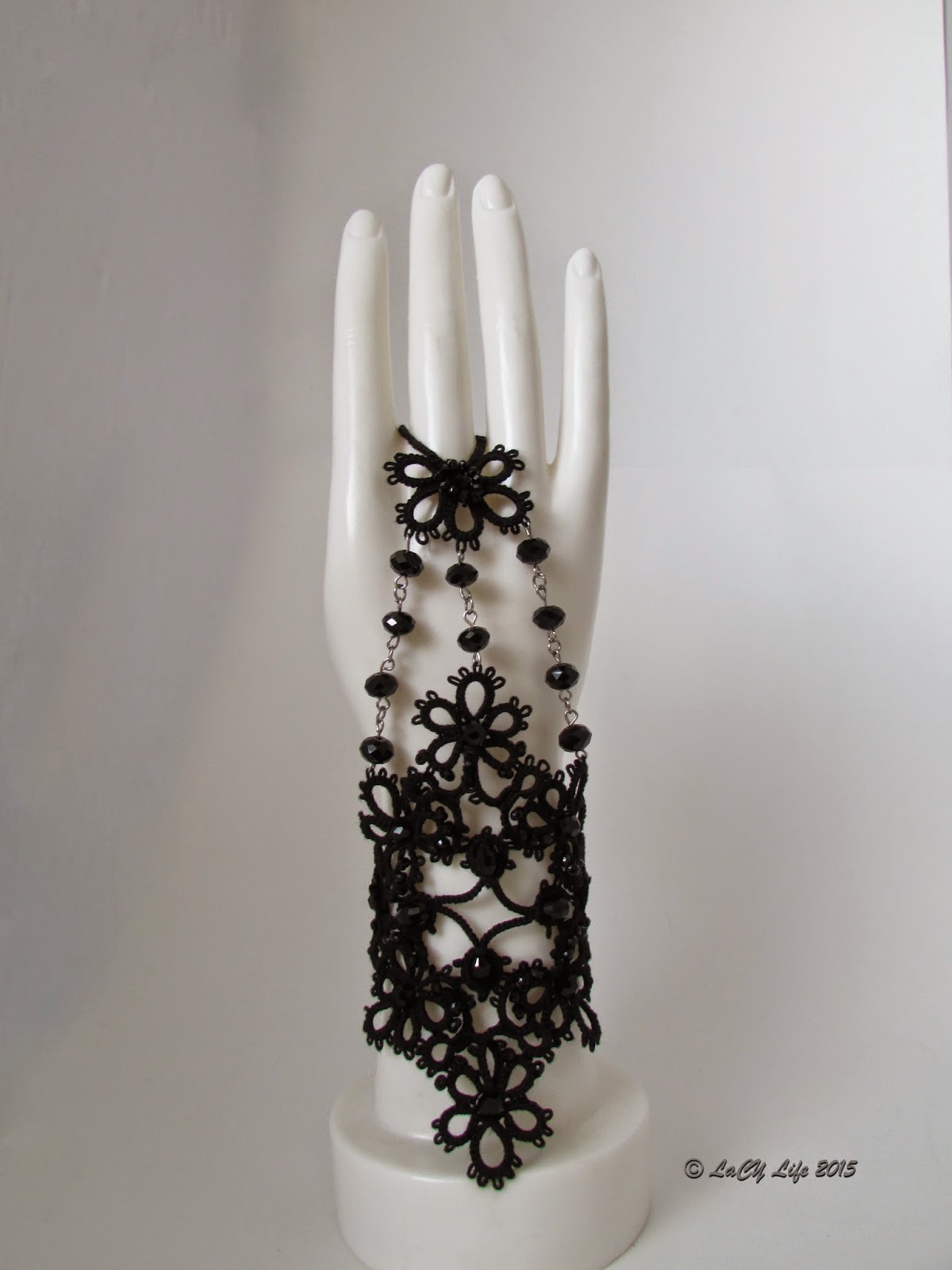 laCY life Square Lace in Hand