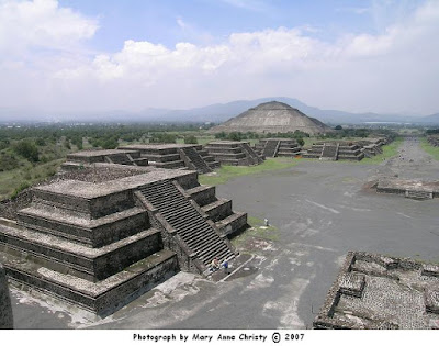 The Aztec pyramids, pyramids Aztec