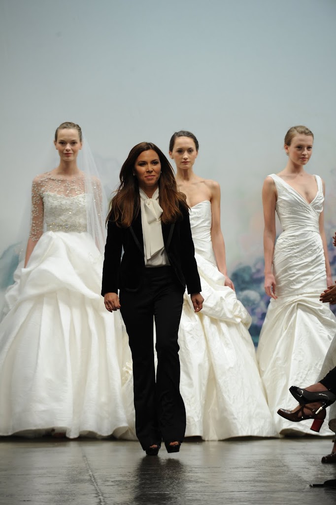 Monique_Lhuillier_Wedding_Dress_Designer