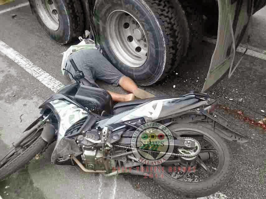 Kemalangan Maut Antara Motosikal Dan Lori Di Simpang Empat Ke Ulu Yam Kemalangan Maut Antara Motosikal Dan Lori Di Simpang Empat Ke Ulu Yam