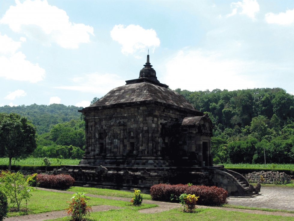 Gambar Indonesian Space Research Candi Banyunibo Bagian Tampak